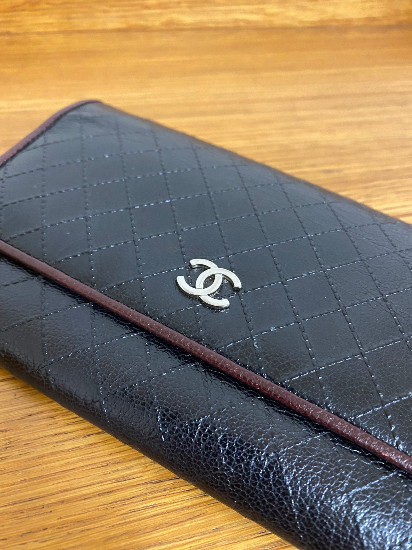 CHANEL QUILTED WALLET BLACK/BURGUNDY SMALL