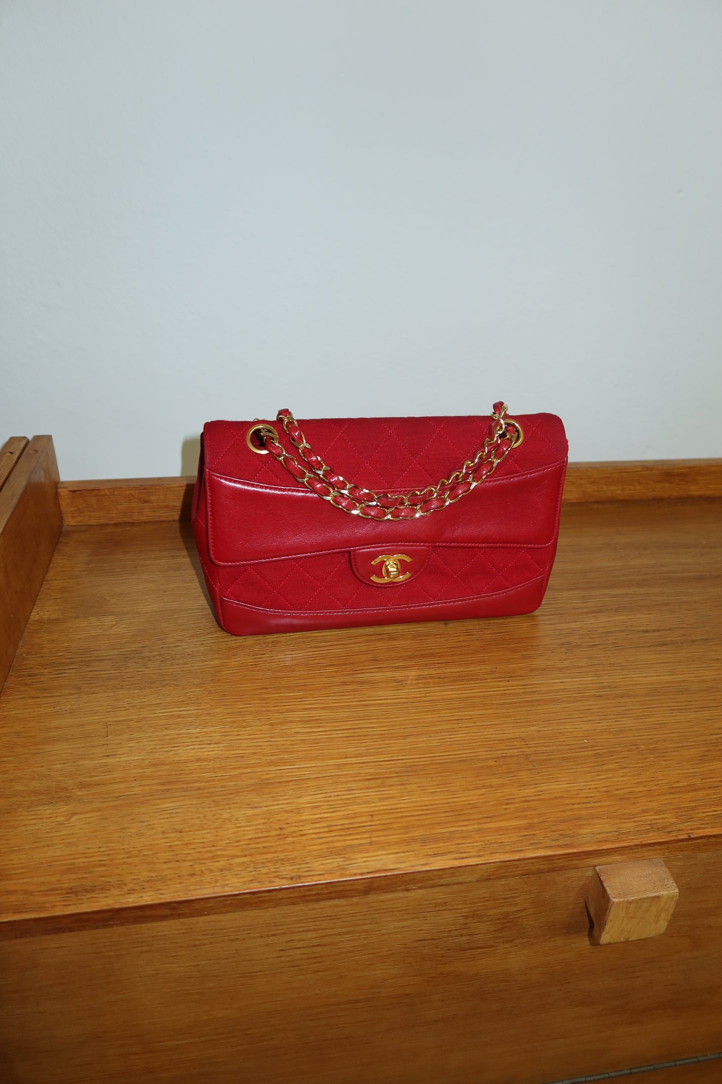 CHANEL SINGLE FLAP BAG TWIST LOCK RED