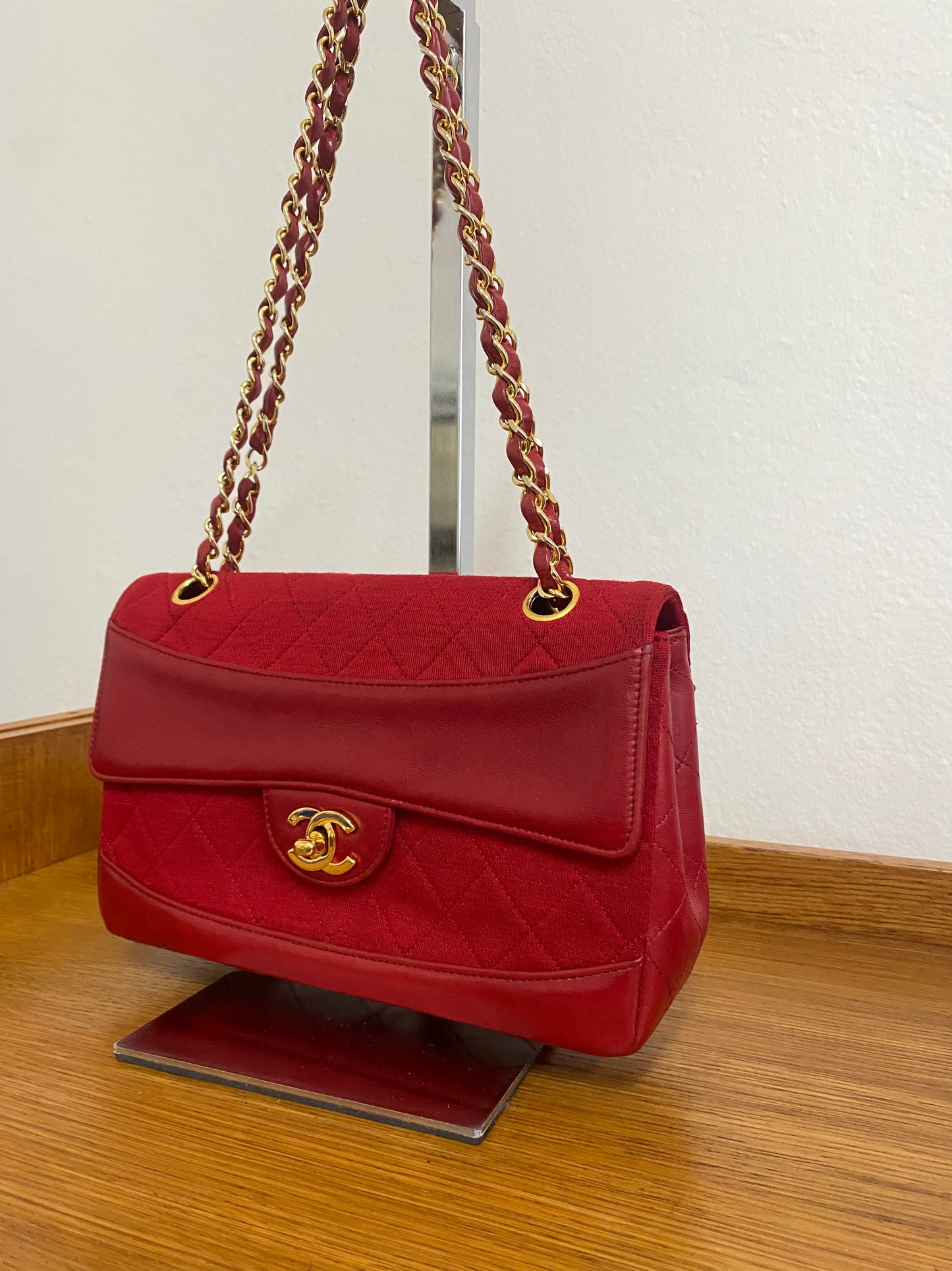 CHANEL SINGLE FLAP BAG TWIST LOCK RED