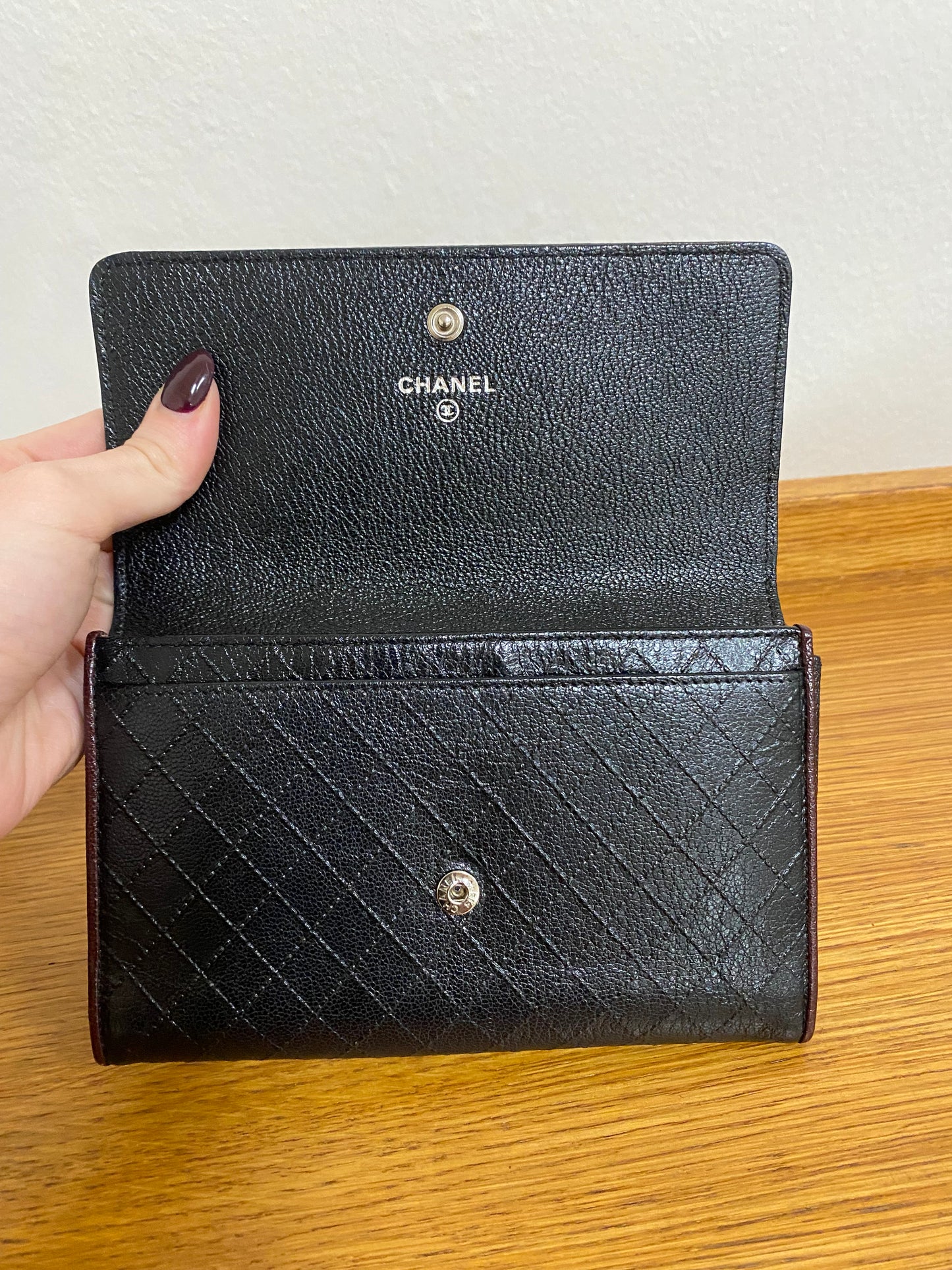 CHANEL QUILTED WALLET BLACK/BURGUNDY SMALL