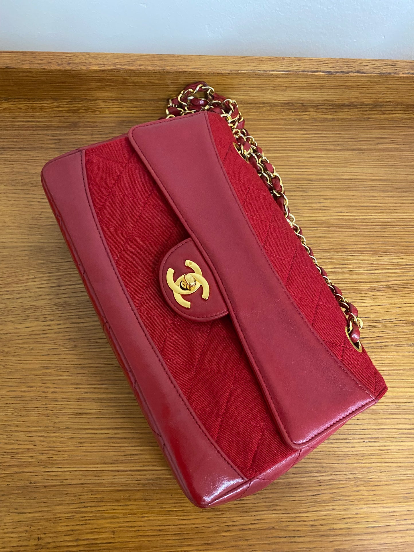 CHANEL SINGLE FLAP BAG TWIST LOCK RED