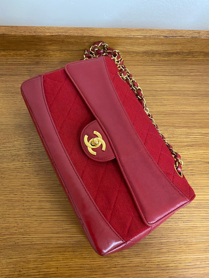 CHANEL SINGLE FLAP BAG TWIST LOCK RED