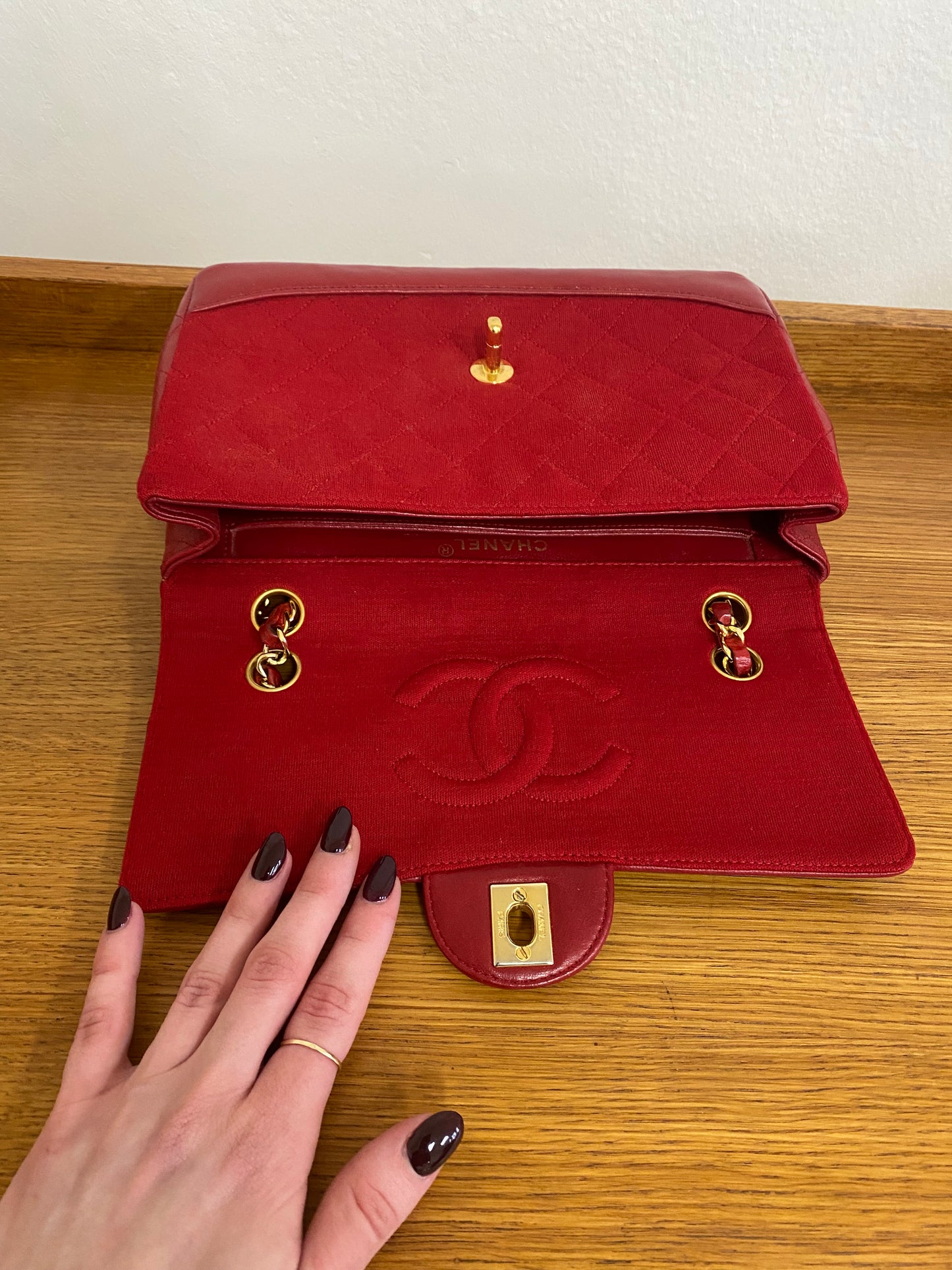 CHANEL SINGLE FLAP BAG TWIST LOCK RED