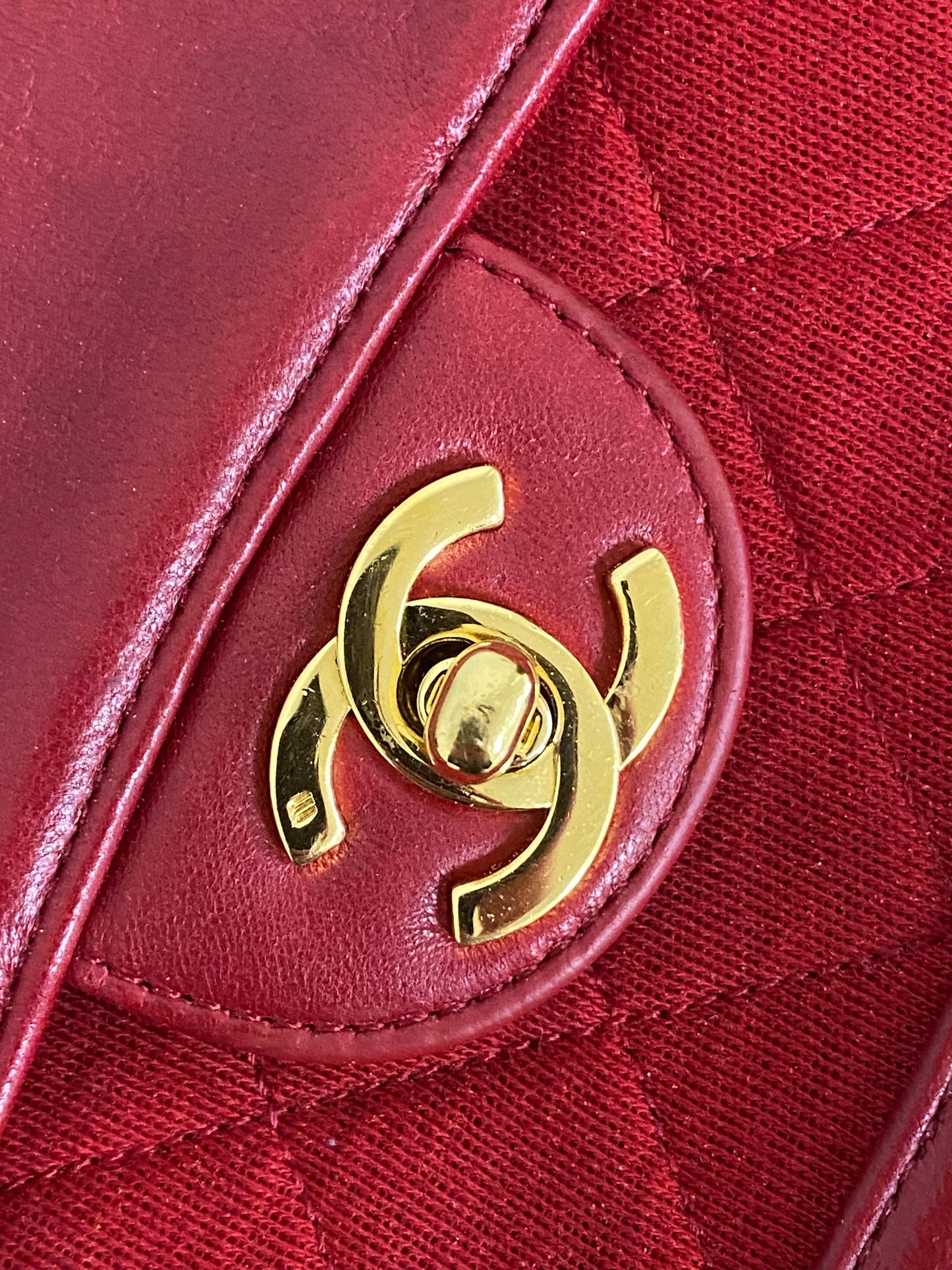 CHANEL SINGLE FLAP BAG TWIST LOCK RED