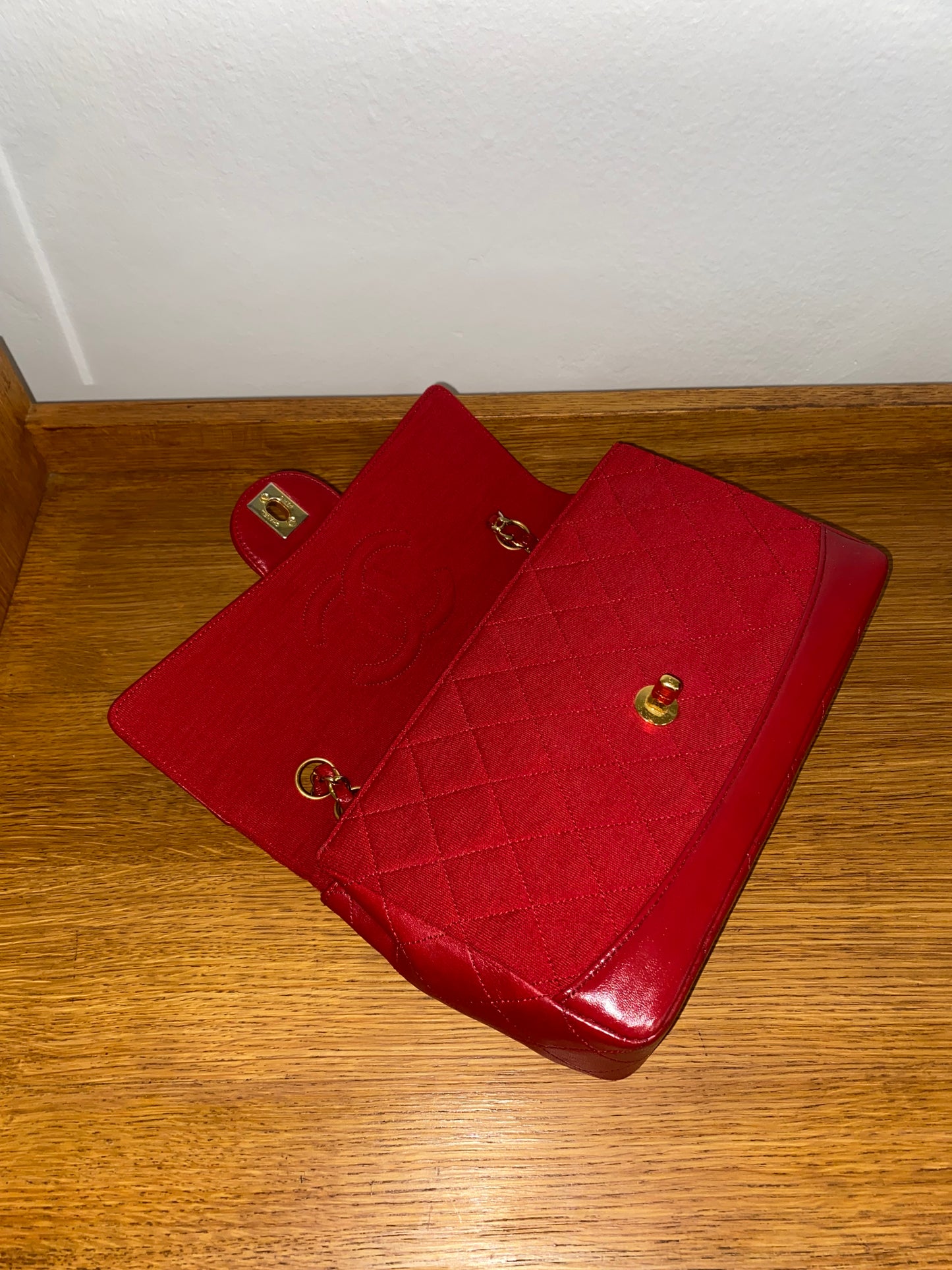 CHANEL SINGLE FLAP BAG TWIST LOCK RED