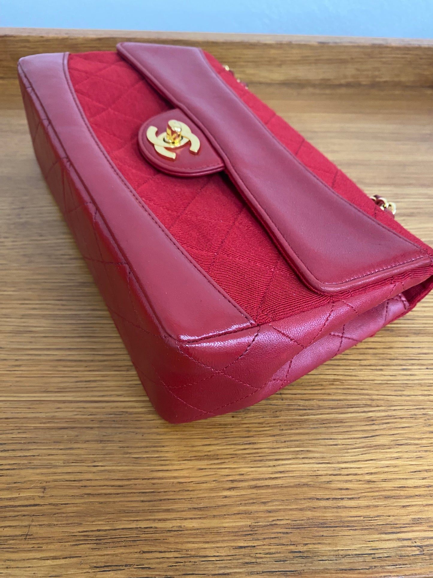 CHANEL SINGLE FLAP BAG TWIST LOCK RED