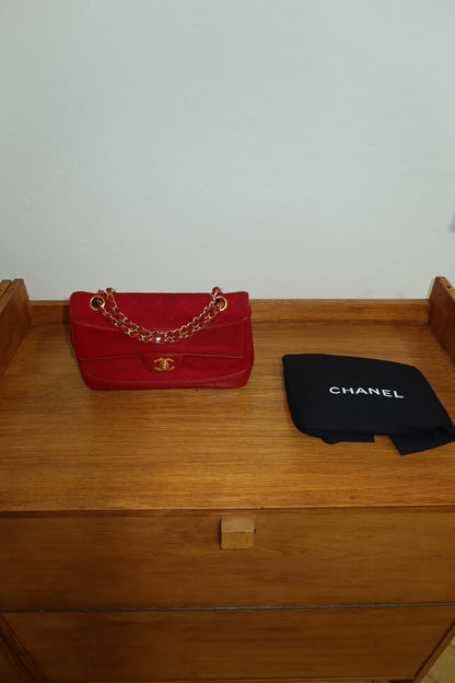 CHANEL SINGLE FLAP BAG TWIST LOCK RED