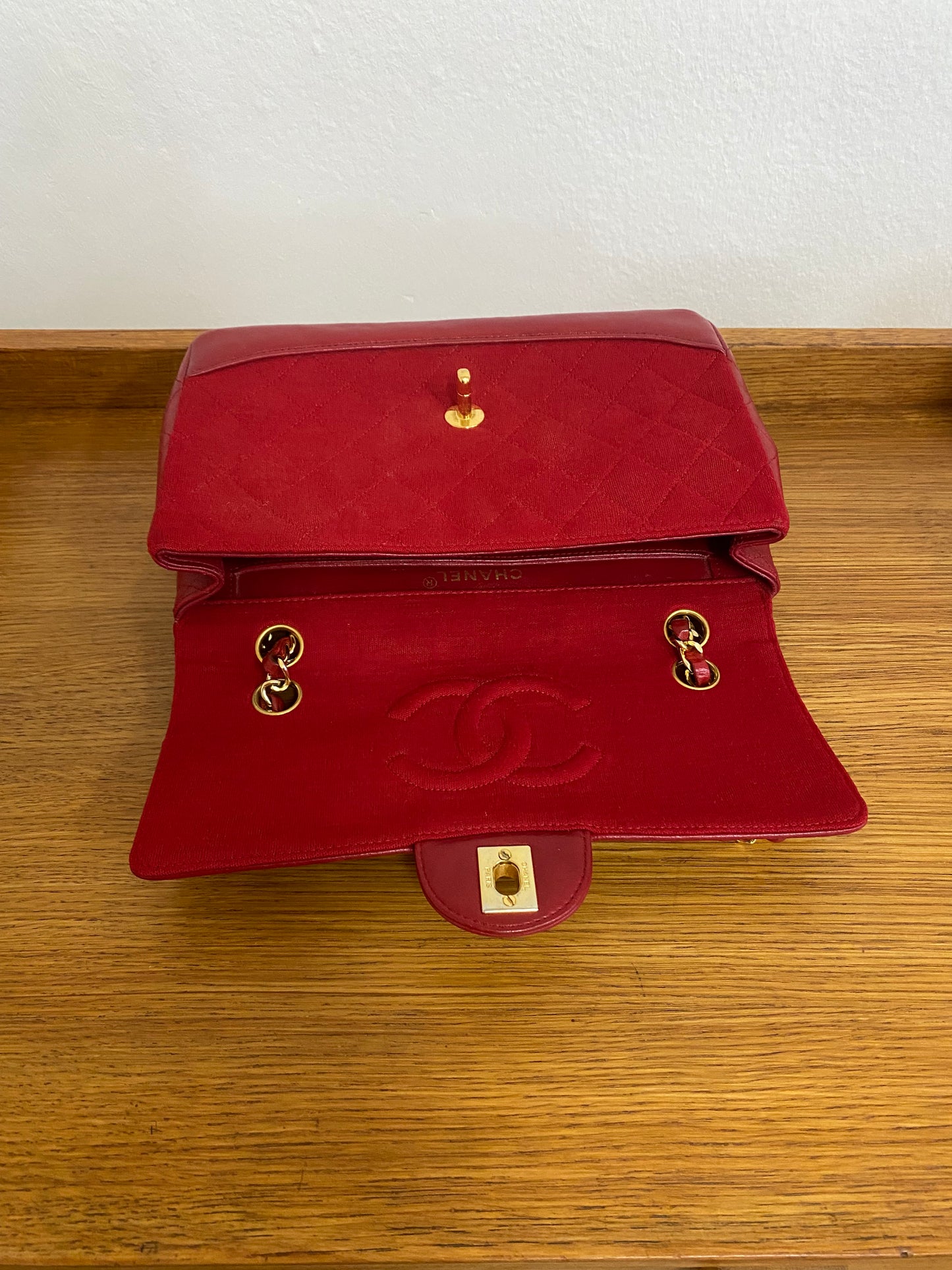 CHANEL SINGLE FLAP BAG TWIST LOCK RED